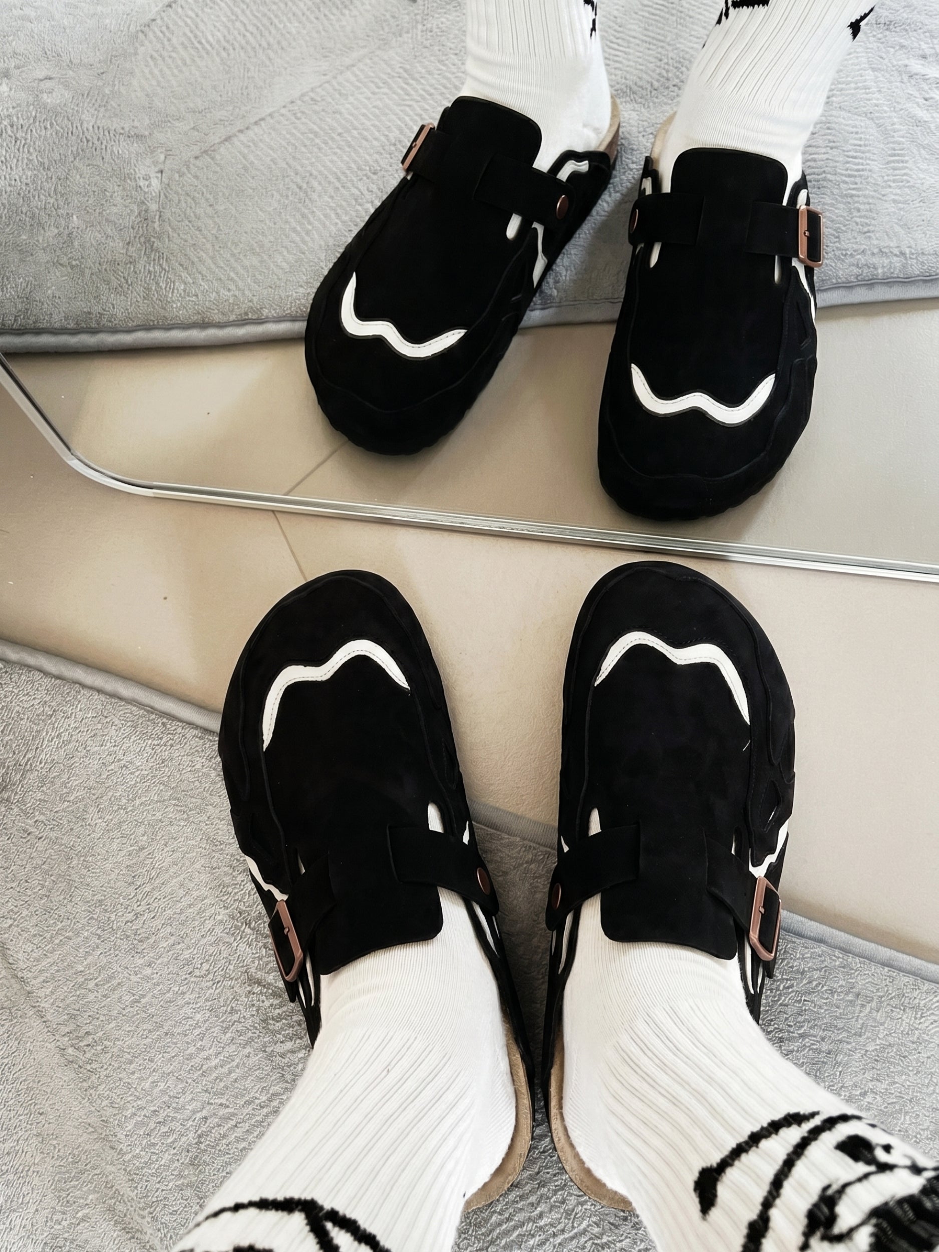 DCRB Wavey Clogs - Black